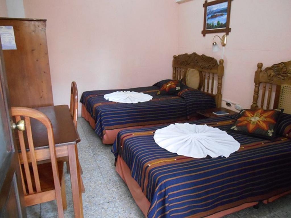 Hotel El Chaparral Panajachel Habitación foto