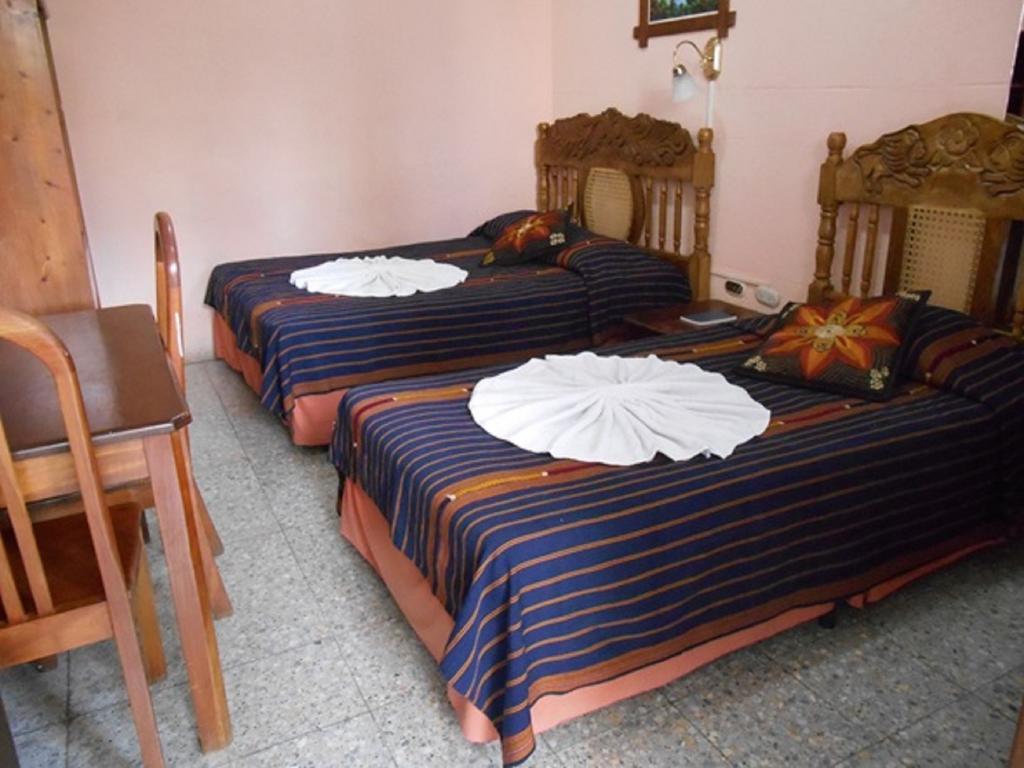 Hotel El Chaparral Panajachel Habitación foto
